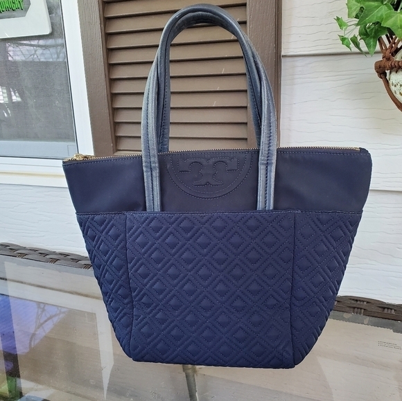 Tory Burch Handbags - Tory Burch Fleming Quilted nylon tote